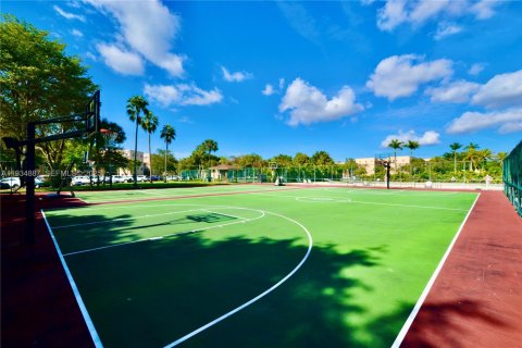 Condominio en alquiler en Miami, Florida, 2 dormitorios, 89.65 m2 № 1993775 - foto 12