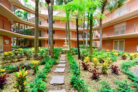 Condominio en alquiler en Miami, Florida, 2 dormitorios, 89.65 m2 № 1993775 - foto 15