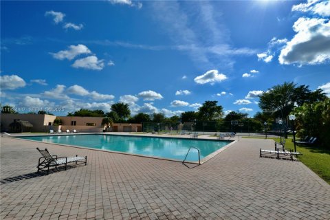 Condominio en alquiler en Miami, Florida, 2 dormitorios, 89.65 m2 № 1993775 - foto 7