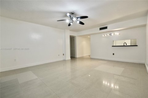 Condominio en alquiler en Miami, Florida, 2 dormitorios, 89.65 m2 № 1993775 - foto 6