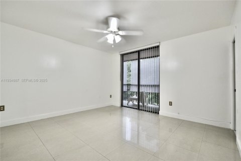 Condominio en alquiler en Miami, Florida, 2 dormitorios, 89.65 m2 № 1993775 - foto 3