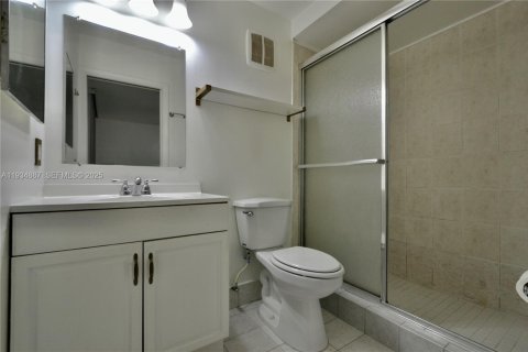 Condominio en alquiler en Miami, Florida, 2 dormitorios, 89.65 m2 № 1993775 - foto 4