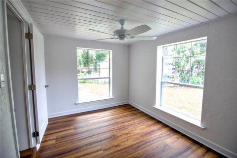 House in Leesburg, Florida 5 bedrooms, 195.84 sq.m. № 2226599 - photo 8