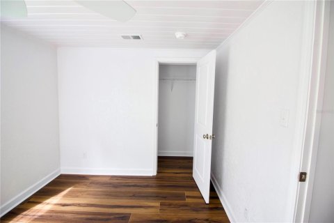 House in Leesburg, Florida 5 bedrooms, 195.84 sq.m. № 2226599 - photo 7