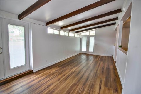 House in Leesburg, Florida 5 bedrooms, 195.84 sq.m. № 2226599 - photo 4