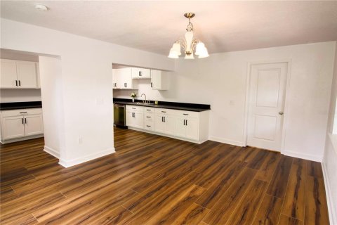 House in Leesburg, Florida 5 bedrooms, 195.84 sq.m. № 2226599 - photo 13