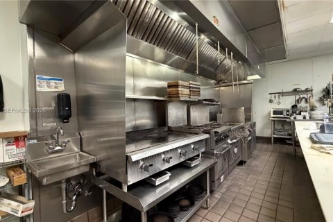 Commercial property in Miami, Florida № 2402399 - photo 2