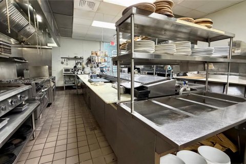 Commercial property in Miami, Florida № 2402399 - photo 3