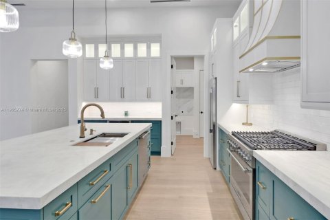 House in Naples, Florida 5 bedrooms, 349.87 sq.m. № 1956414 - photo 3