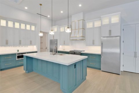 House in Naples, Florida 5 bedrooms, 349.87 sq.m. № 1956414 - photo 4