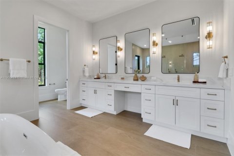 House in Naples, Florida 5 bedrooms, 349.87 sq.m. № 1956414 - photo 16