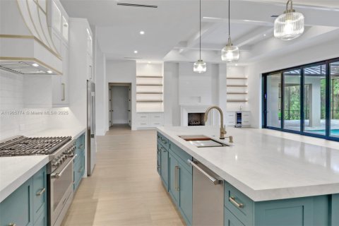 House in Naples, Florida 5 bedrooms, 349.87 sq.m. № 1956414 - photo 7