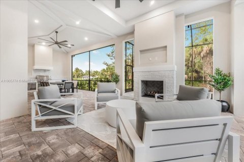 House in Naples, Florida 5 bedrooms, 349.87 sq.m. № 1956414 - photo 21