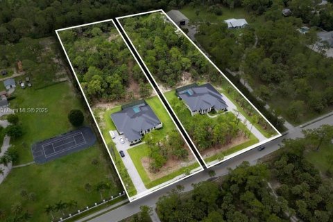 House in Naples, Florida 5 bedrooms, 349.87 sq.m. № 1956414 - photo 26