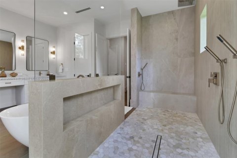 House in Naples, Florida 5 bedrooms, 349.87 sq.m. № 1956414 - photo 18