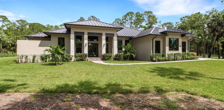 House in Naples, Florida 5 bedrooms, 349.87 sq.m. № 1956414
