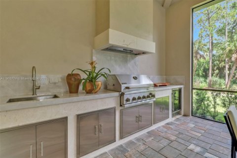 House in Naples, Florida 5 bedrooms, 349.87 sq.m. № 1956414 - photo 25