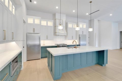 House in Naples, Florida 5 bedrooms, 349.87 sq.m. № 1956414 - photo 5