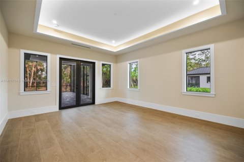 House in Naples, Florida 5 bedrooms, 349.87 sq.m. № 1956414 - photo 14