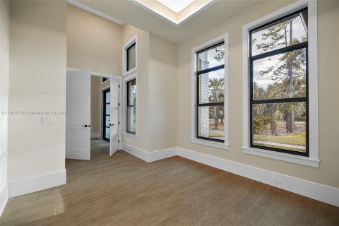 House in Naples, Florida 5 bedrooms, 349.87 sq.m. № 1956414 - photo 10