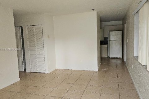 Снять в аренду виллу или дом в Майами, Флорида 3 спальни, 200.11м2, № 2063920 - фото 3