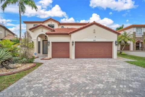 Снять в аренду виллу или дом в Мирамар, Флорида 5 спален, 305.18м2, № 1992483 - фото 10