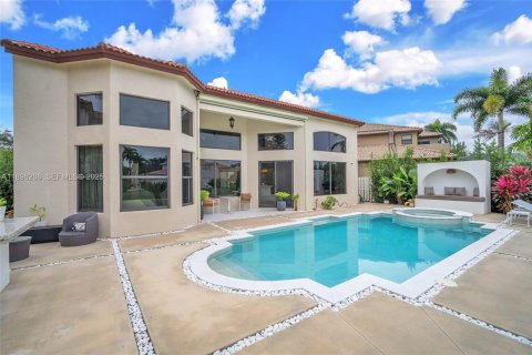 Снять в аренду виллу или дом в Мирамар, Флорида 5 спален, 305.18м2, № 1992483 - фото 6