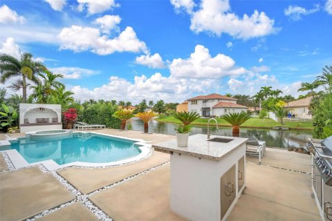 Снять в аренду виллу или дом в Мирамар, Флорида 5 спален, 305.18м2, № 1992483 - фото 7