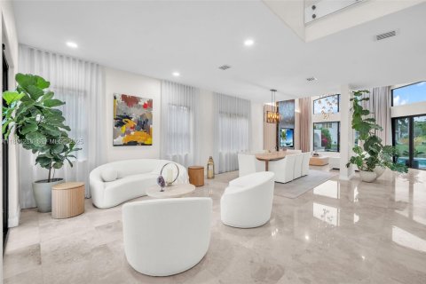 Снять в аренду виллу или дом в Мирамар, Флорида 5 спален, 305.18м2, № 1992483 - фото 13