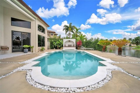 Снять в аренду виллу или дом в Мирамар, Флорида 5 спален, 305.18м2, № 1992483 - фото 9