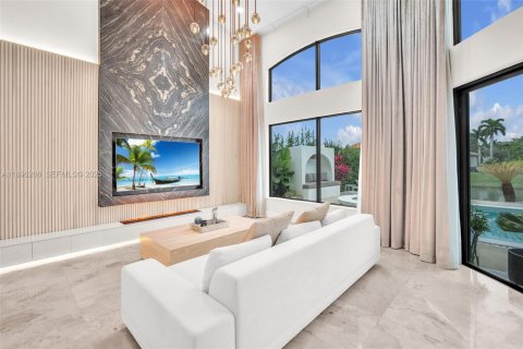 Снять в аренду виллу или дом в Мирамар, Флорида 5 спален, 305.18м2, № 1992483 - фото 15