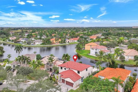 Снять в аренду виллу или дом в Мирамар, Флорида 5 спален, 305.18м2, № 1992483 - фото 4