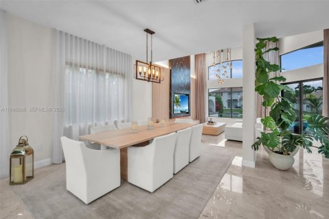 Снять в аренду виллу или дом в Мирамар, Флорида 5 спален, 305.18м2, № 1992483 - фото 12