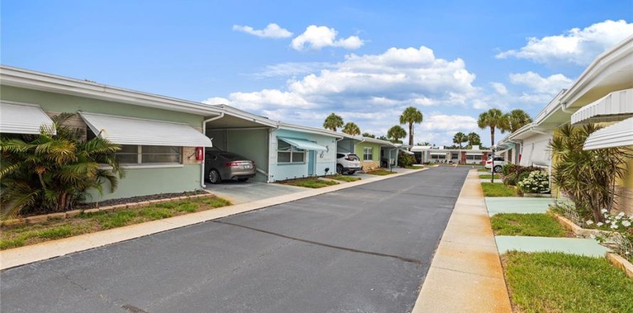 House in Largo, Florida 2 bedrooms, 102.19 sq.m. № 2204414