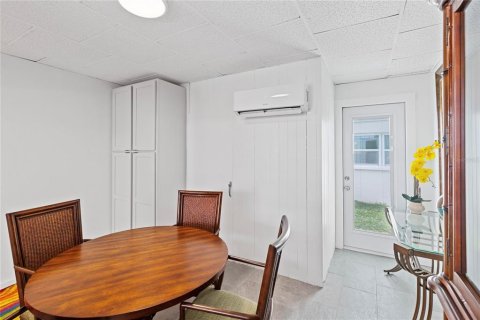 House in Largo, Florida 2 bedrooms, 102.19 sq.m. № 2204414 - photo 12
