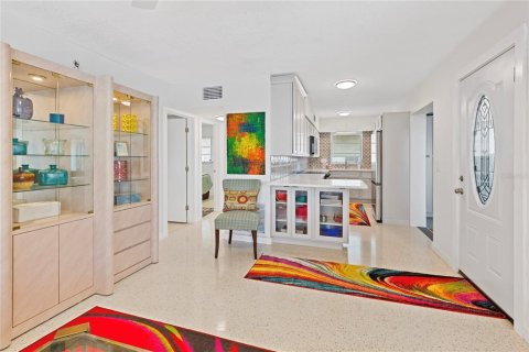 House in Largo, Florida 2 bedrooms, 102.19 sq.m. № 2204414 - photo 6