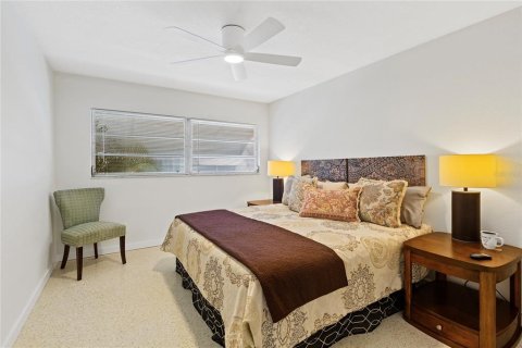 House in Largo, Florida 2 bedrooms, 102.19 sq.m. № 2204414 - photo 16
