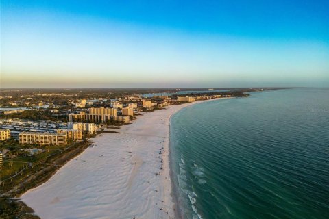 Condo in Sarasota, Florida, 1 bedroom № 2106834 - photo 15