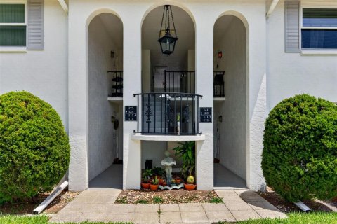 Condo in Sarasota, Florida, 1 bedroom № 2106834 - photo 19