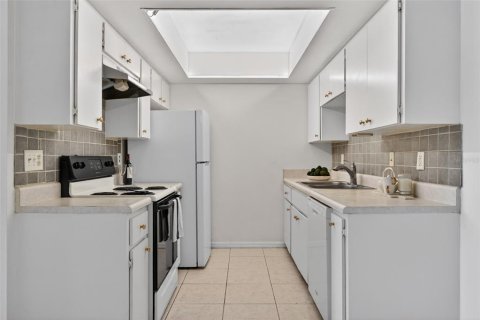 Condo in Sarasota, Florida, 1 bedroom № 2106834 - photo 24