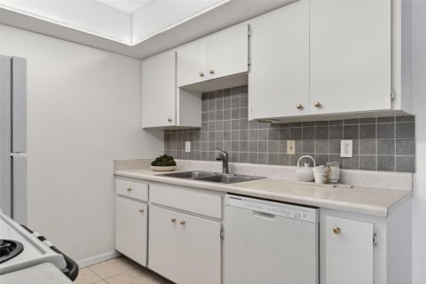 Condo in Sarasota, Florida, 1 bedroom № 2106834 - photo 25