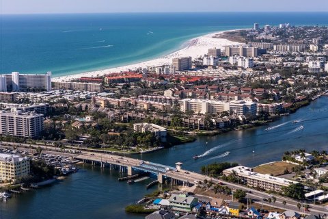 Condo in Sarasota, Florida, 1 bedroom № 2106834 - photo 12