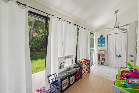 Townhouse in Tampa, Florida 3 bedrooms, 152.73 sq.m. № 2200436 - photo 13