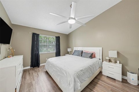 Townhouse in Tampa, Florida 3 bedrooms, 152.73 sq.m. № 2200436 - photo 17
