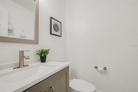 Townhouse in Tampa, Florida 3 bedrooms, 152.73 sq.m. № 2200436 - photo 6