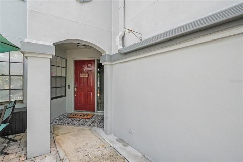 Townhouse in Tampa, Florida 3 bedrooms, 152.73 sq.m. № 2200436 - photo 3