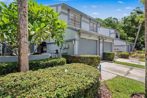 Townhouse in Tampa, Florida 3 bedrooms, 152.73 sq.m. № 2200436 - photo 2