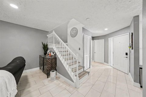 Townhouse in Tampa, Florida 3 bedrooms, 152.73 sq.m. № 2200436 - photo 7