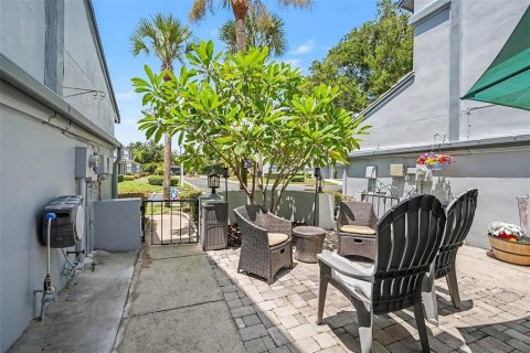 Townhouse in Tampa, Florida 3 bedrooms, 152.73 sq.m. № 2200436 - photo 4