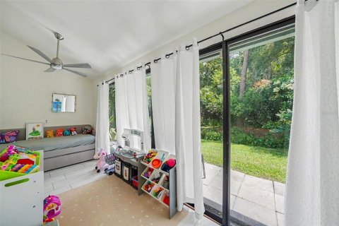 Townhouse in Tampa, Florida 3 bedrooms, 152.73 sq.m. № 2200436 - photo 12